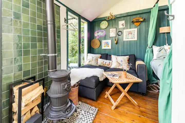 The Lodge - A Tranquil Escape Atworth Экстерьер фото